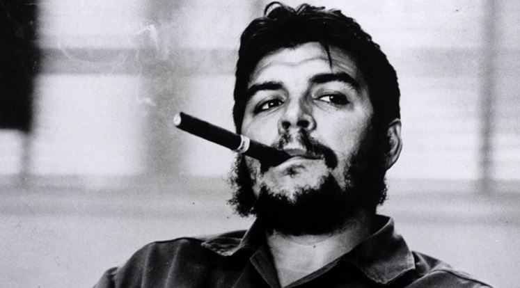 Che guevara is smoking a cigar rene burri picture